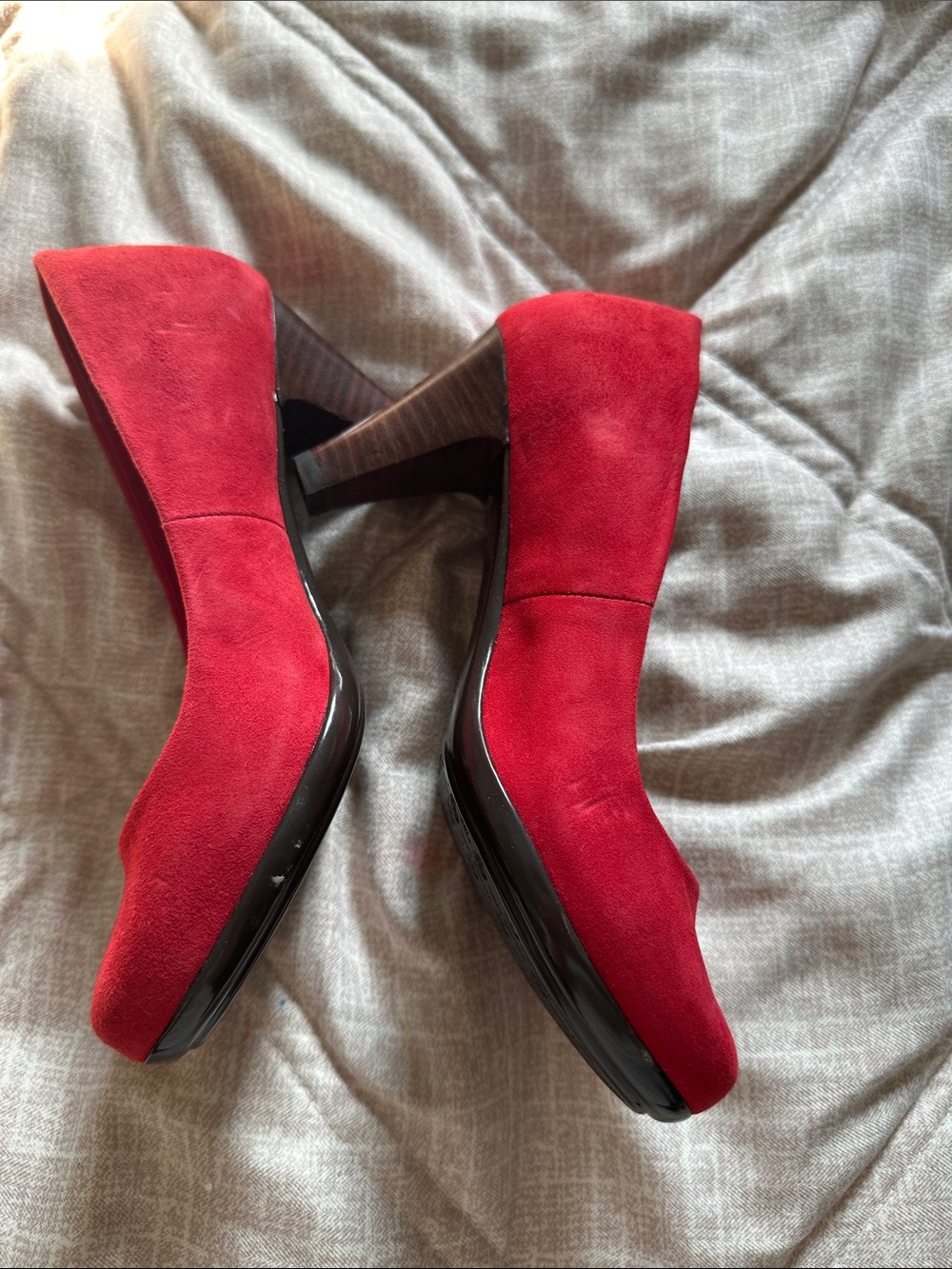 Gianni Bini Vibrant Red Suede heels - Picture 4 of 6